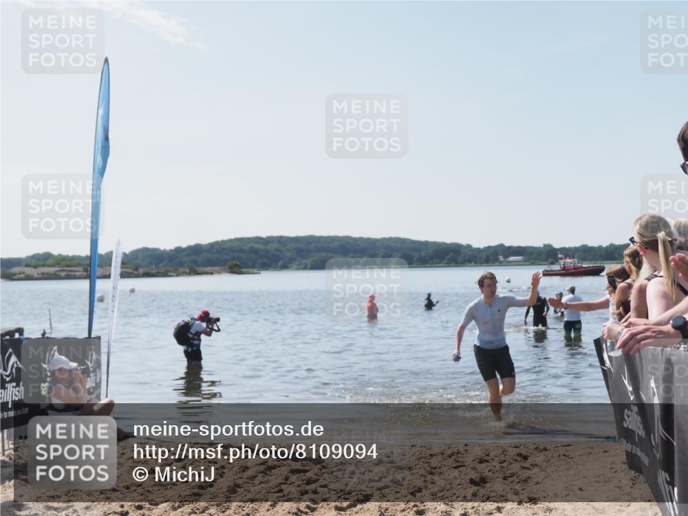 22.06.2025 - Viking Triathlon MichiJ http://msf.ph/oto/8109094 22.06.2025 10:58:09 Schwimmen 357, 359, 403 meine-sportfotos.de