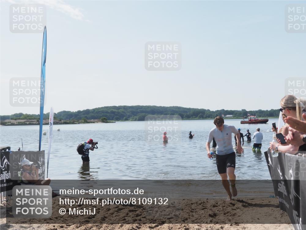 22.06.2025 - Viking Triathlon MichiJ http://msf.ph/oto/8109132 22.06.2025 10:58:10 Schwimmen 357, 359, 403 meine-sportfotos.de