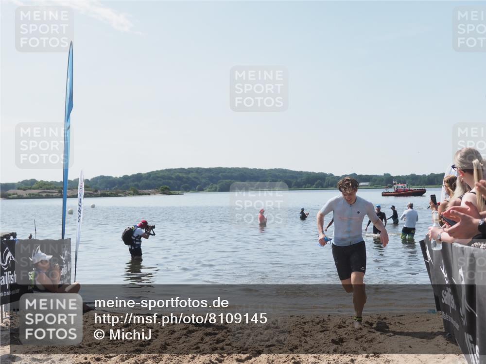22.06.2025 - Viking Triathlon MichiJ http://msf.ph/oto/8109145 22.06.2025 10:58:11 Schwimmen 357, 359, 403 meine-sportfotos.de