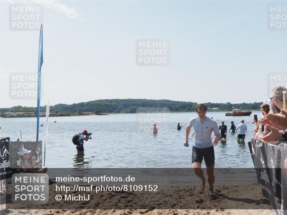 22.06.2025 - Viking Triathlon MichiJ http://msf.ph/oto/8109152 22.06.2025 10:58:11 Schwimmen 357, 359, 403 meine-sportfotos.de