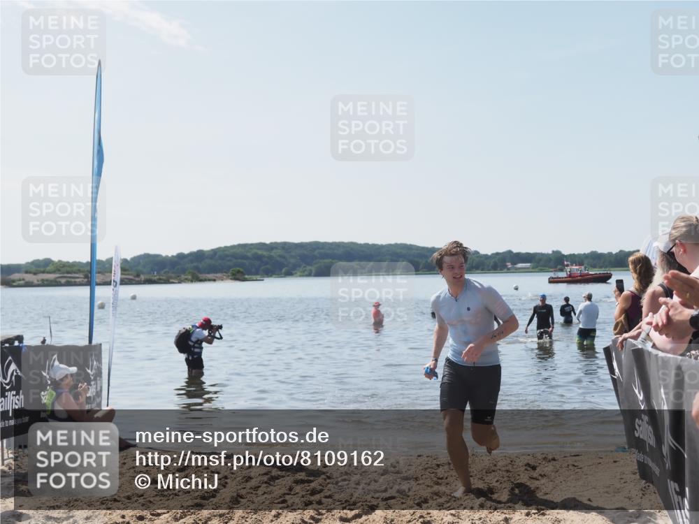 22.06.2025 - Viking Triathlon MichiJ http://msf.ph/oto/8109162 22.06.2025 10:58:11 Schwimmen 357, 359, 403 meine-sportfotos.de