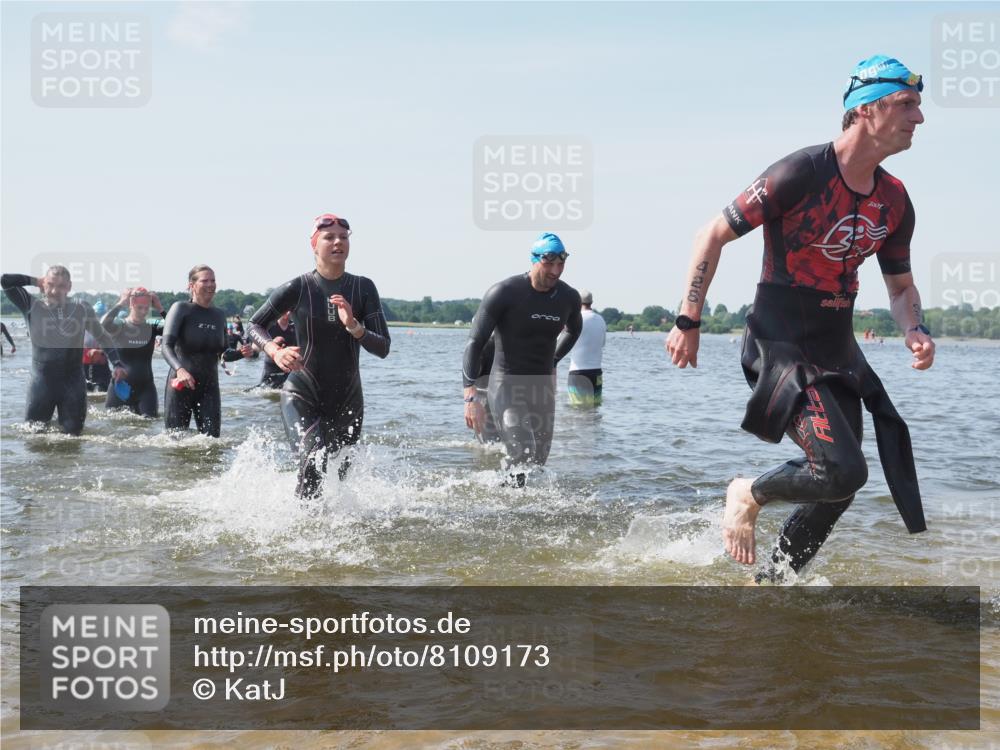 22.06.2025 - Viking Triathlon KatJ http://msf.ph/oto/8109173 22.06.2025 10:38:37 Schwimmen 22, 85, 156, 164, 215, 269, 315, 327, 398, 419, 428, 509, 601, 603, 659 meine-sportfotos.de