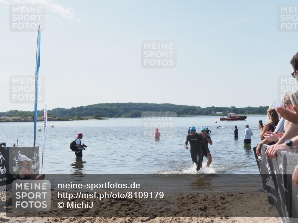 22.06.2025 - Viking Triathlon MichiJ http://msf.ph/oto/8109179 22.06.2025 10:58:21 Schwimmen 359, 403 meine-sportfotos.de