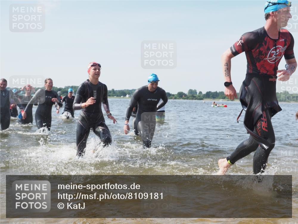 22.06.2025 - Viking Triathlon KatJ http://msf.ph/oto/8109181 22.06.2025 10:38:37 Schwimmen 22, 85, 156, 164, 215, 269, 315, 327, 398, 419, 428, 509, 601, 603, 659 meine-sportfotos.de