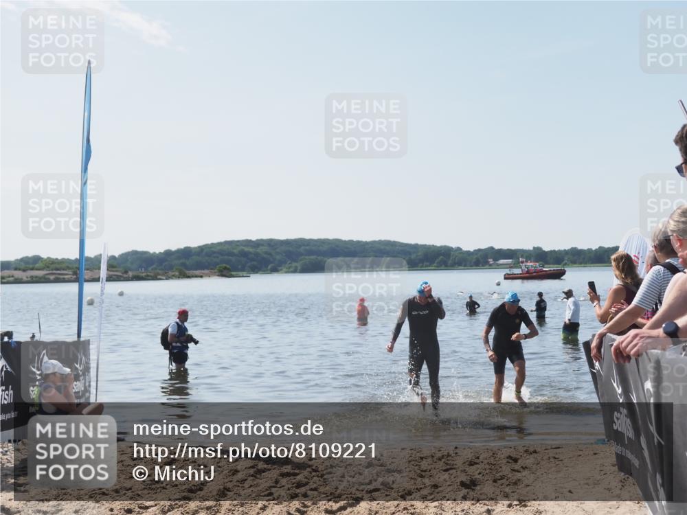 22.06.2025 - Viking Triathlon MichiJ http://msf.ph/oto/8109221 22.06.2025 10:58:23 Schwimmen 359, 403 meine-sportfotos.de