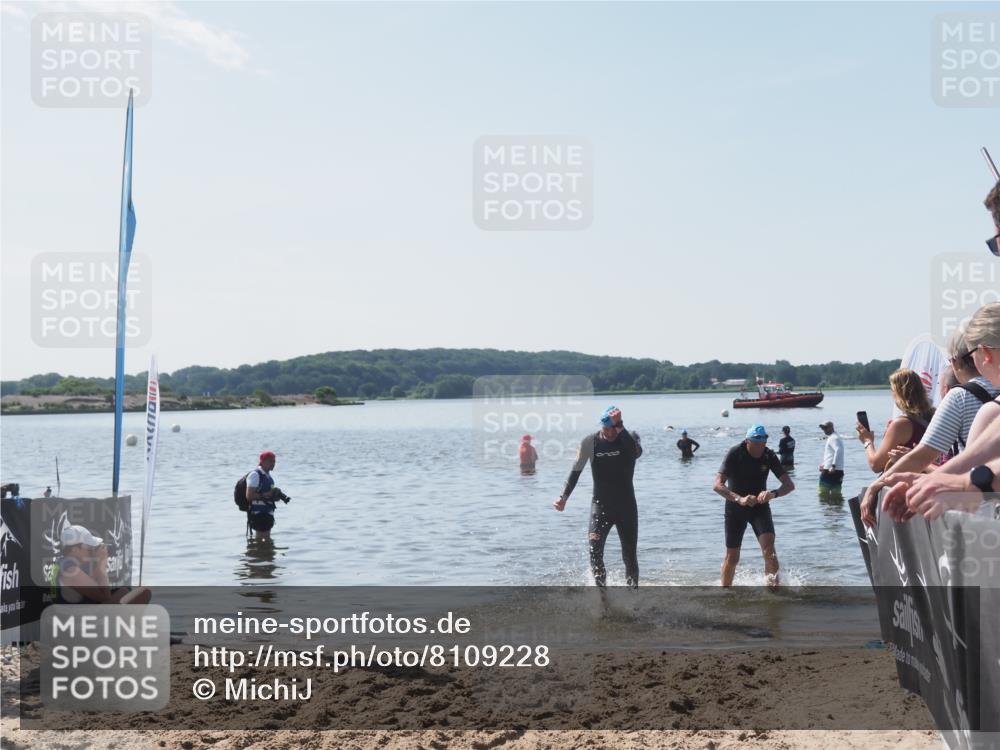 22.06.2025 - Viking Triathlon MichiJ http://msf.ph/oto/8109228 22.06.2025 10:58:23 Schwimmen 359, 403 meine-sportfotos.de