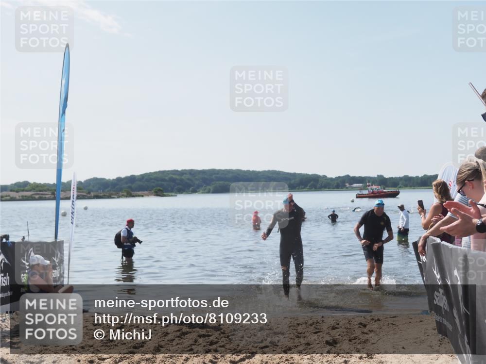 22.06.2025 - Viking Triathlon MichiJ http://msf.ph/oto/8109233 22.06.2025 10:58:23 Schwimmen 359, 403 meine-sportfotos.de