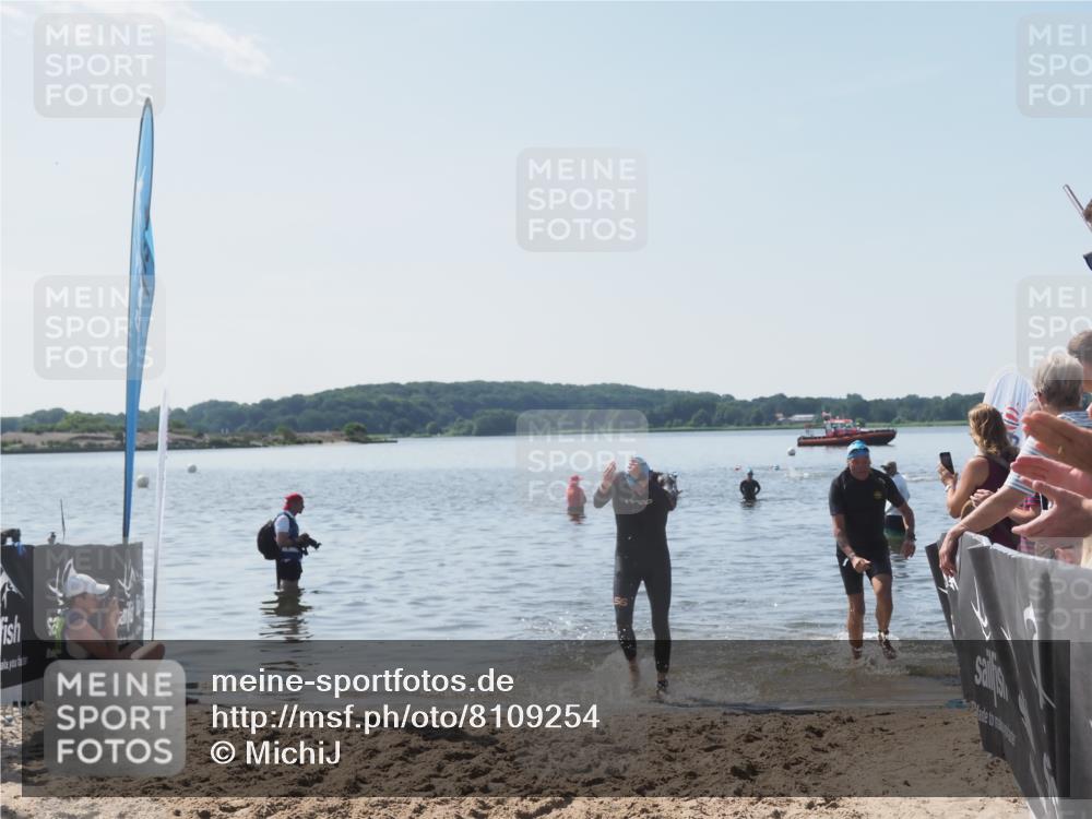 22.06.2025 - Viking Triathlon MichiJ http://msf.ph/oto/8109254 22.06.2025 10:58:24 Schwimmen 359, 403 meine-sportfotos.de