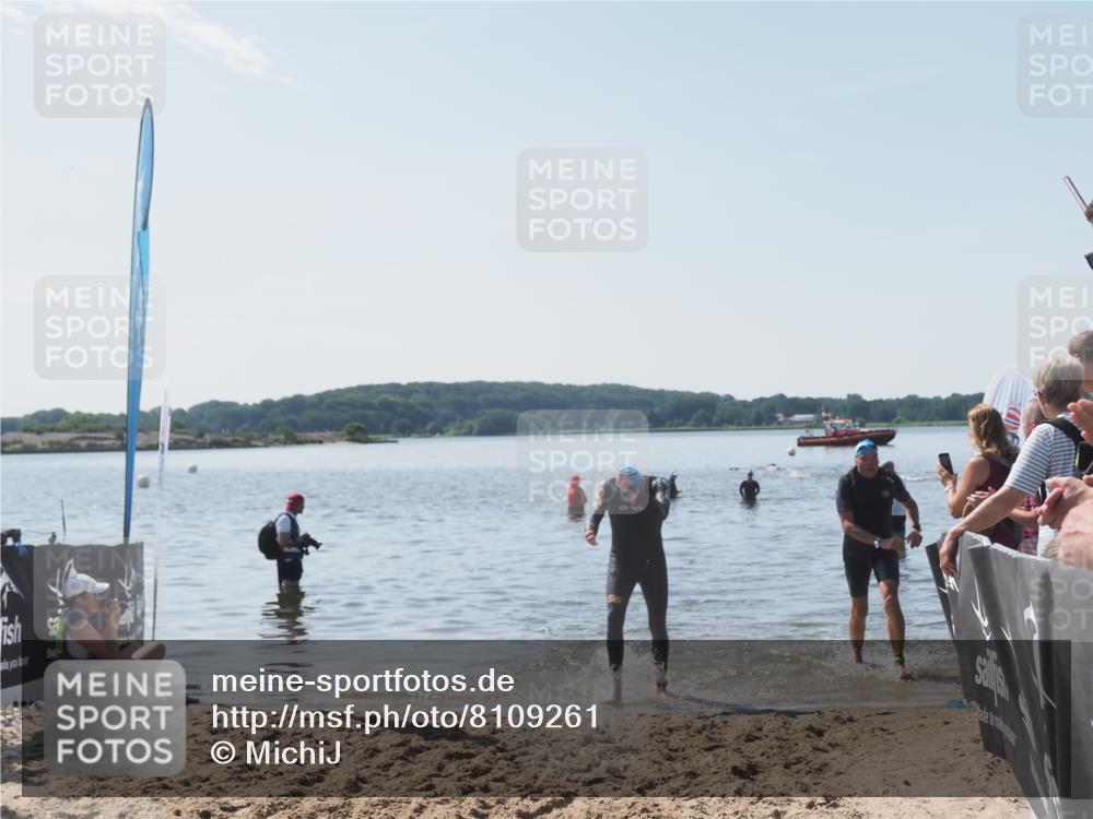 22.06.2025 - Viking Triathlon MichiJ http://msf.ph/oto/8109261 22.06.2025 10:58:24 Schwimmen 359, 403 meine-sportfotos.de