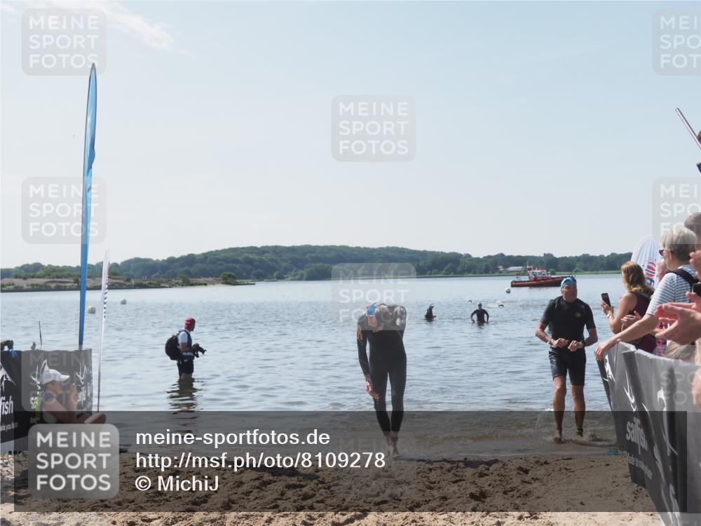 22.06.2025 - Viking Triathlon MichiJ http://msf.ph/oto/8109278 22.06.2025 10:58:24 Schwimmen 359, 403 meine-sportfotos.de