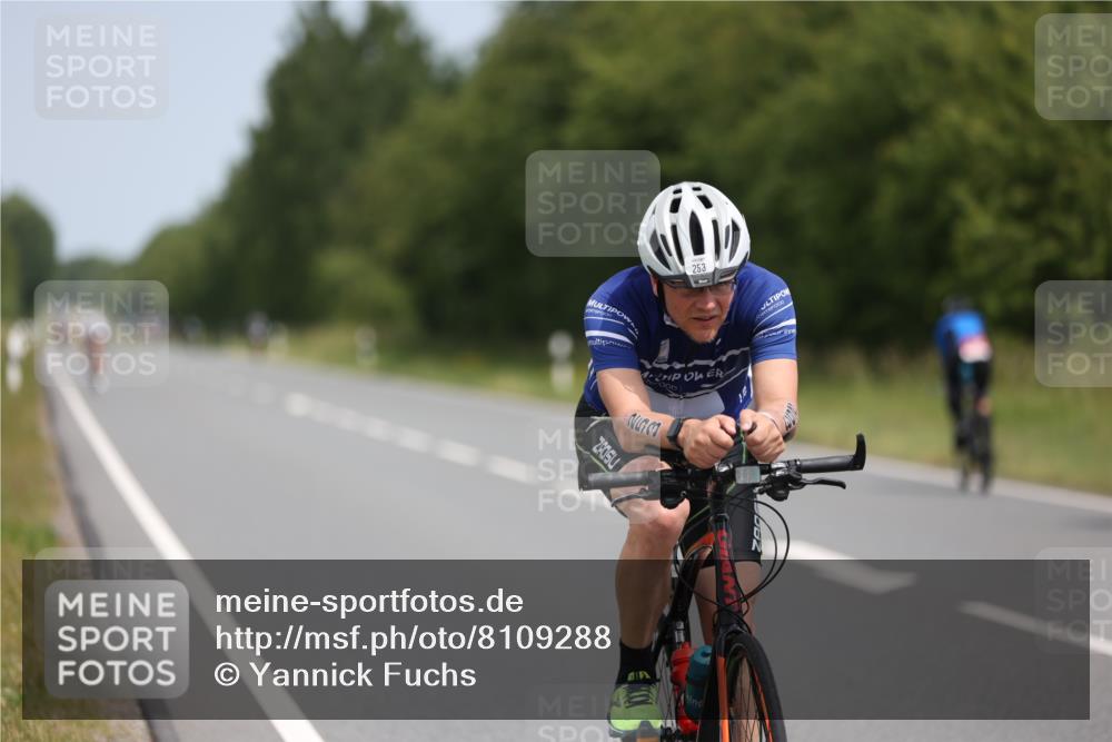22.06.2025 - Viking Triathlon Yannick Fuchs http://msf.ph/oto/8109288 22.06.2025 12:14:05 Radfahren 77, 150, 172, 184, 203, 253, 375, 416, 513, 634 meine-sportfotos.de