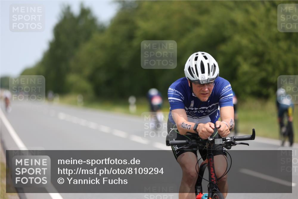 22.06.2025 - Viking Triathlon Yannick Fuchs http://msf.ph/oto/8109294 22.06.2025 12:14:05 Radfahren 77, 150, 172, 184, 203, 253, 375, 416, 513, 634 meine-sportfotos.de
