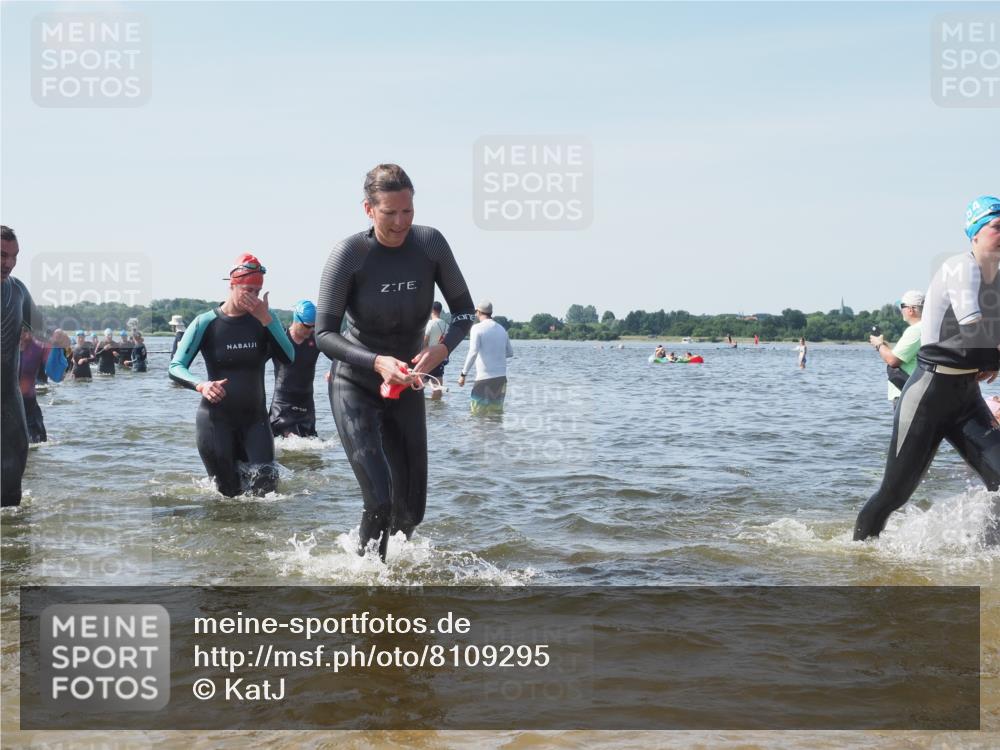 22.06.2025 - Viking Triathlon KatJ http://msf.ph/oto/8109295 22.06.2025 10:38:41 Schwimmen 22, 85, 135, 156, 164, 211, 215, 315, 327, 419, 601, 603, 659 meine-sportfotos.de