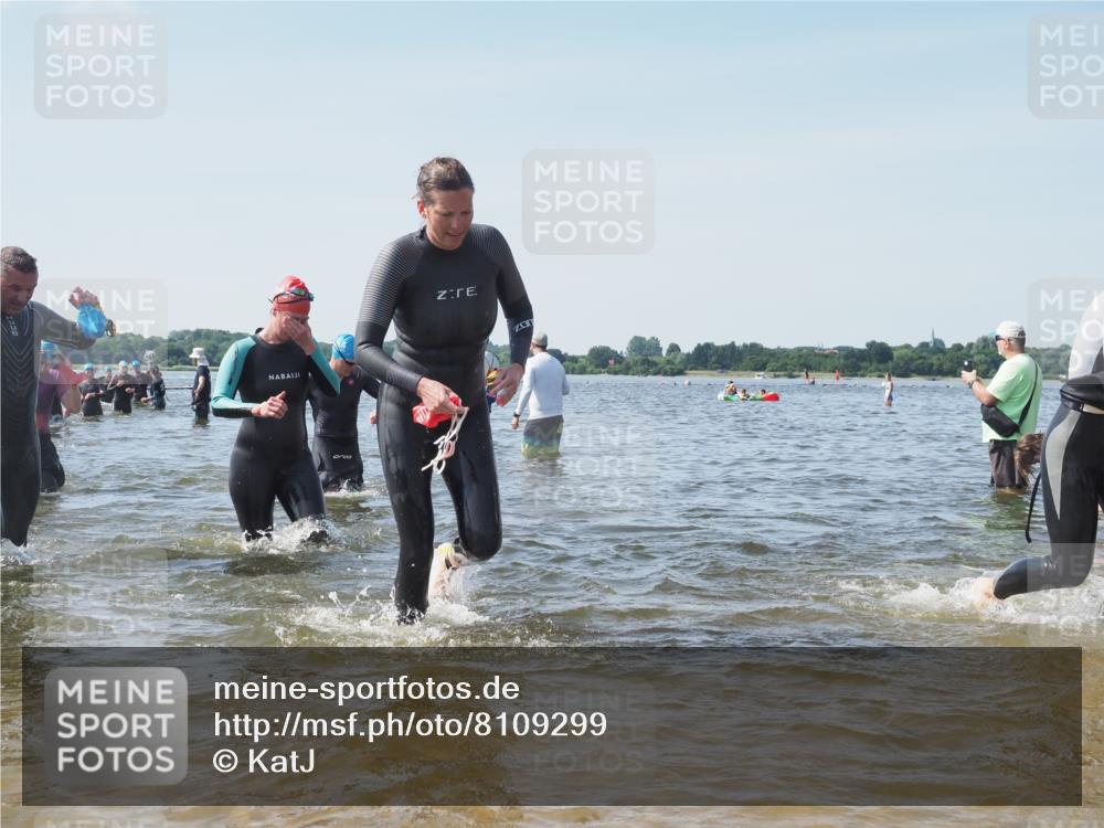 22.06.2025 - Viking Triathlon KatJ http://msf.ph/oto/8109299 22.06.2025 10:38:41 Schwimmen 22, 85, 135, 156, 164, 211, 215, 315, 327, 419, 601, 603, 659 meine-sportfotos.de