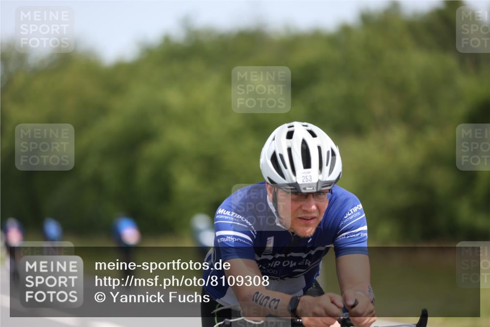 22.06.2025 - Viking Triathlon Yannick Fuchs http://msf.ph/oto/8109308 22.06.2025 12:14:05 Radfahren 77, 150, 172, 184, 203, 253, 375, 416, 513, 634 meine-sportfotos.de