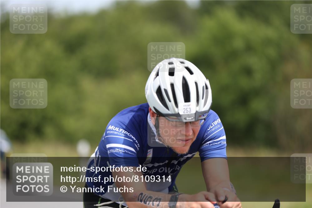 22.06.2025 - Viking Triathlon Yannick Fuchs http://msf.ph/oto/8109314 22.06.2025 12:14:05 Radfahren 77, 150, 172, 184, 203, 253, 375, 416, 513, 634 meine-sportfotos.de