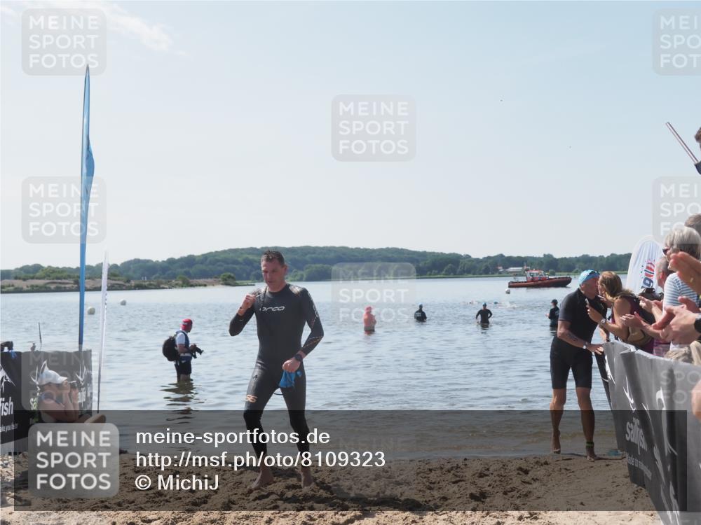 22.06.2025 - Viking Triathlon MichiJ http://msf.ph/oto/8109323 22.06.2025 10:58:25 Schwimmen 359, 403 meine-sportfotos.de