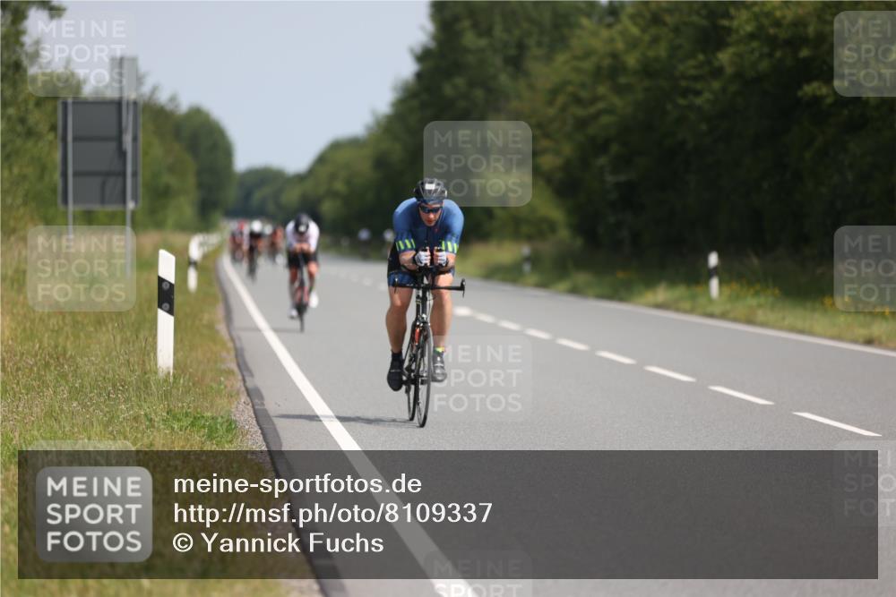 22.06.2025 - Viking Triathlon Yannick Fuchs http://msf.ph/oto/8109337 22.06.2025 11:33:47 Radfahren 25, 28, 290 meine-sportfotos.de