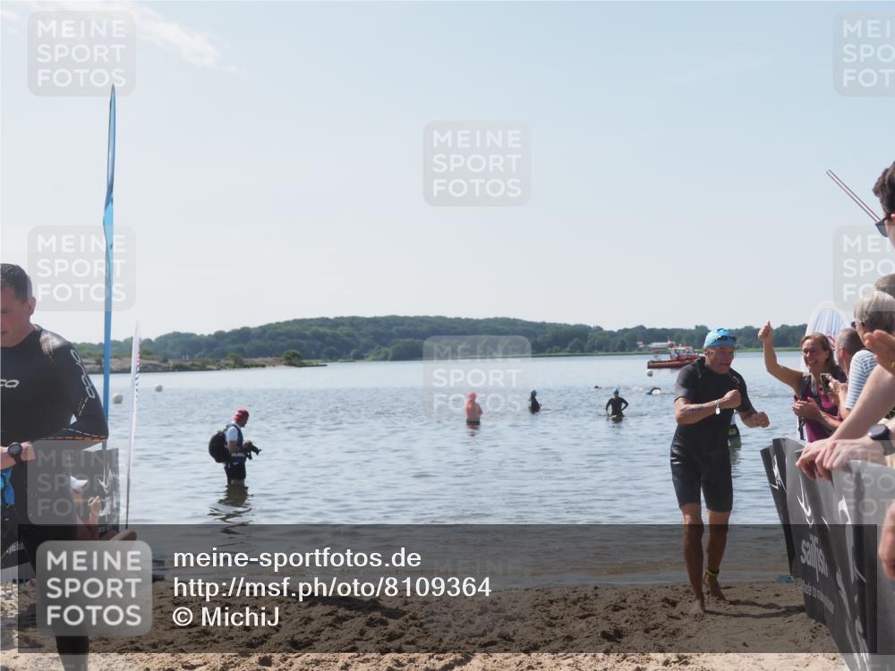 22.06.2025 - Viking Triathlon MichiJ http://msf.ph/oto/8109364 22.06.2025 10:58:27 Schwimmen 359, 403 meine-sportfotos.de