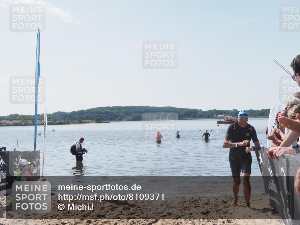 22.06.2025 - Viking Triathlon MichiJ http://msf.ph/oto/8109371 22.06.2025 10:58:27 Schwimmen 359, 403 meine-sportfotos.de