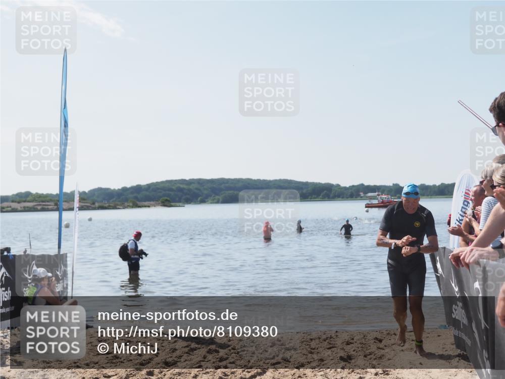 22.06.2025 - Viking Triathlon MichiJ http://msf.ph/oto/8109380 22.06.2025 10:58:27 Schwimmen 359, 403 meine-sportfotos.de