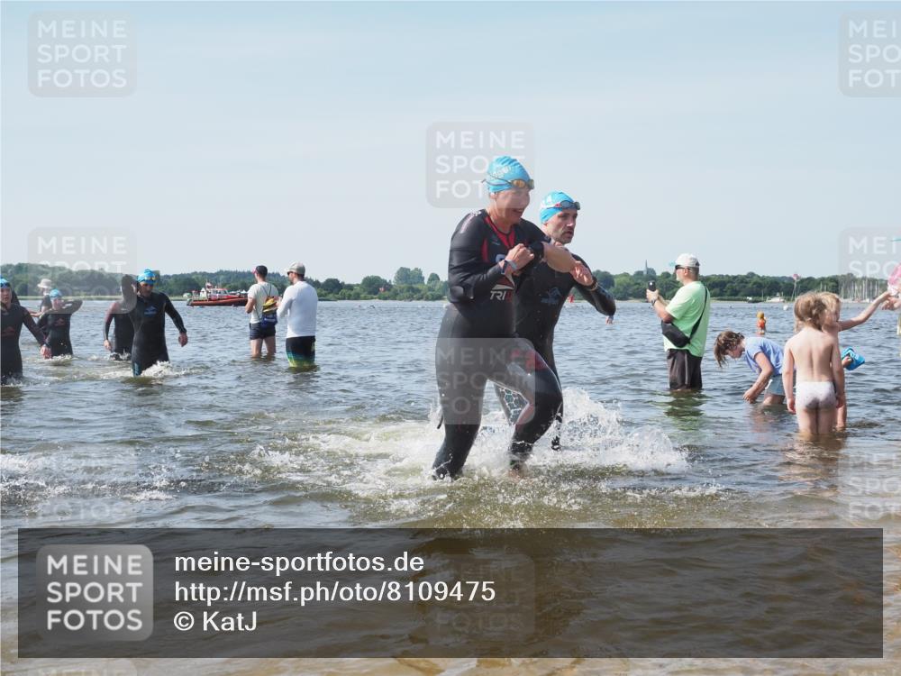 22.06.2025 - Viking Triathlon KatJ http://msf.ph/oto/8109475 22.06.2025 10:38:51 Schwimmen 26, 40, 57, 135, 164, 185, 210, 211, 315, 327, 336, 408, 416 meine-sportfotos.de