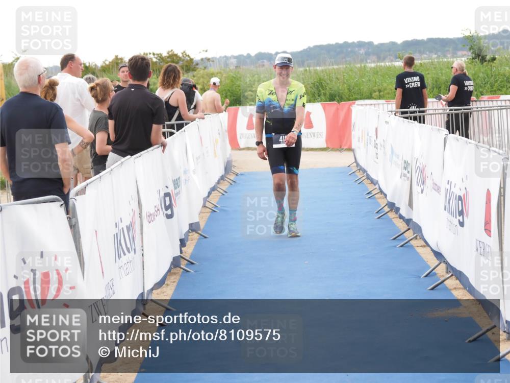 22.06.2025 - Viking Triathlon MichiJ http://msf.ph/oto/8109575 22.06.2025 16:22:02 Ziel 418 meine-sportfotos.de