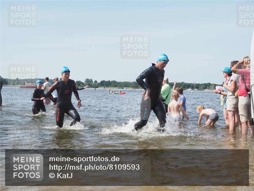22.06.2025 - Viking Triathlon KatJ http://msf.ph/oto/8109593 22.06.2025 10:38:56 Schwimmen 26, 40, 57, 135, 148, 181, 185, 210, 211, 327, 336, 408, 416, 451, 654 meine-sportfotos.de