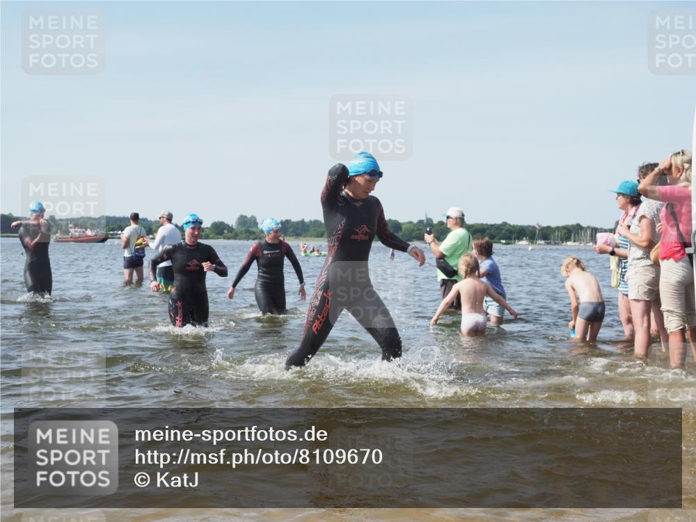 22.06.2025 - Viking Triathlon KatJ http://msf.ph/oto/8109670 22.06.2025 10:38:57 Schwimmen 26, 40, 57, 79, 135, 148, 181, 185, 210, 211, 336, 408, 416, 451, 654 meine-sportfotos.de