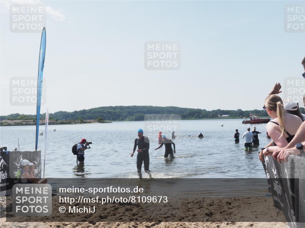 22.06.2025 - Viking Triathlon MichiJ http://msf.ph/oto/8109673 22.06.2025 10:59:09 Schwimmen 222, 234 meine-sportfotos.de