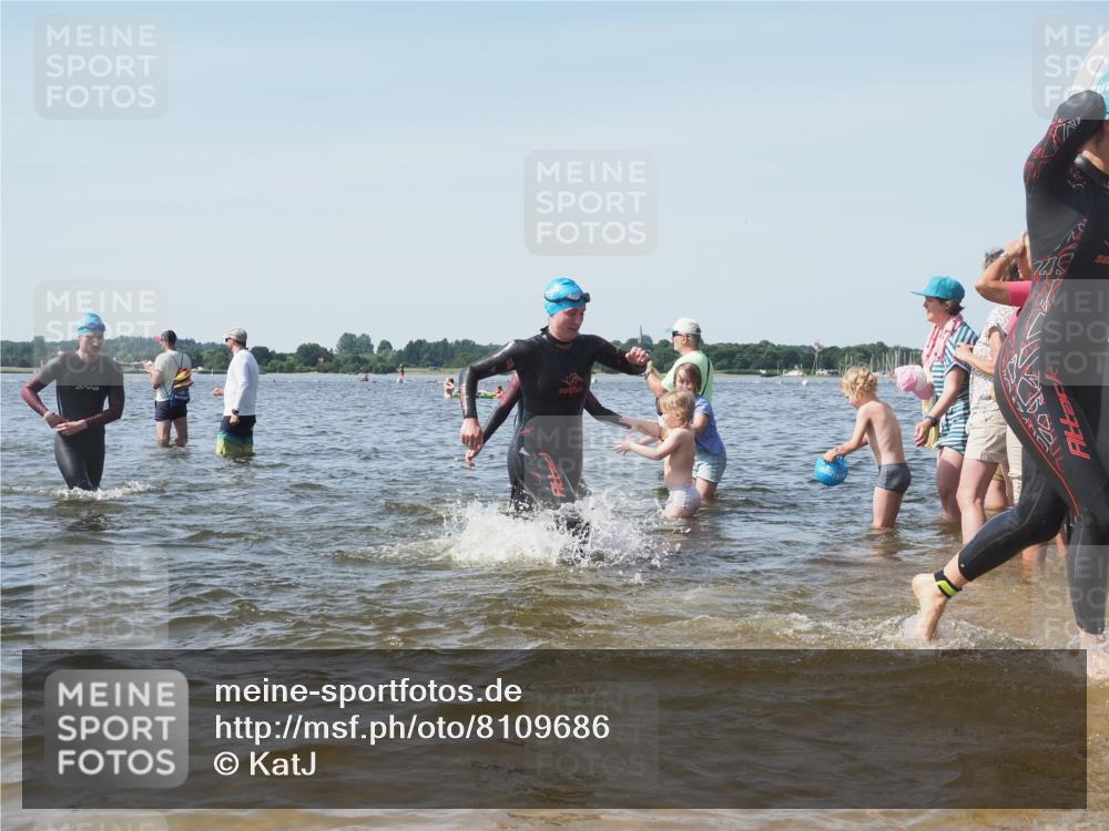 22.06.2025 - Viking Triathlon KatJ http://msf.ph/oto/8109686 22.06.2025 10:38:59 Schwimmen 26, 40, 57, 79, 135, 148, 181, 185, 210, 211, 336, 351, 408, 416, 451, 654 meine-sportfotos.de