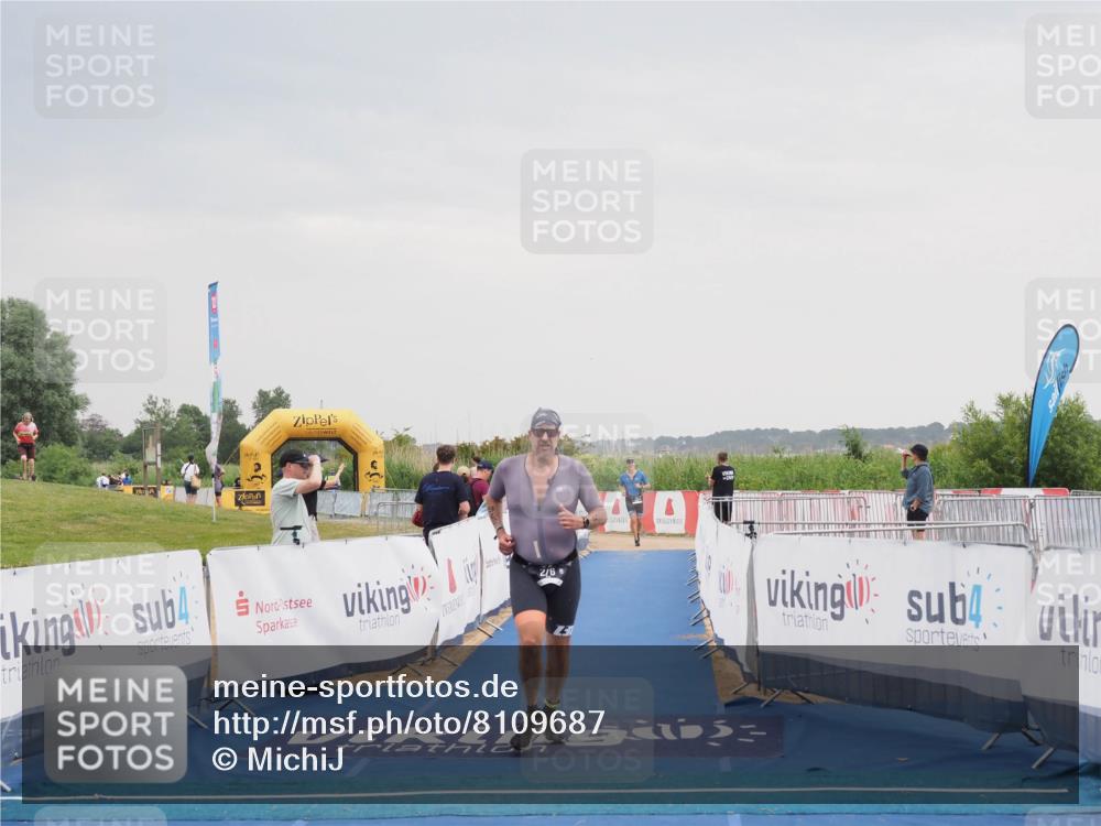 22.06.2025 - Viking Triathlon MichiJ http://msf.ph/oto/8109687 22.06.2025 16:38:49 Ziel 276 meine-sportfotos.de