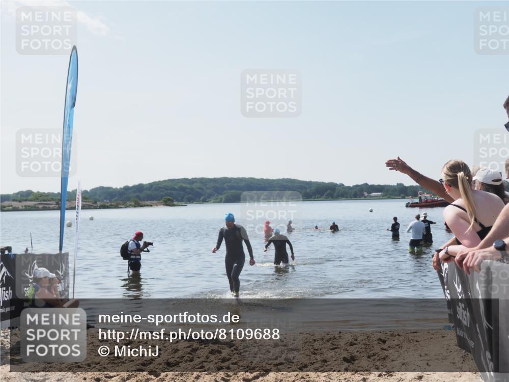 22.06.2025 - Viking Triathlon MichiJ http://msf.ph/oto/8109688 22.06.2025 10:59:10 Schwimmen 222, 234 meine-sportfotos.de