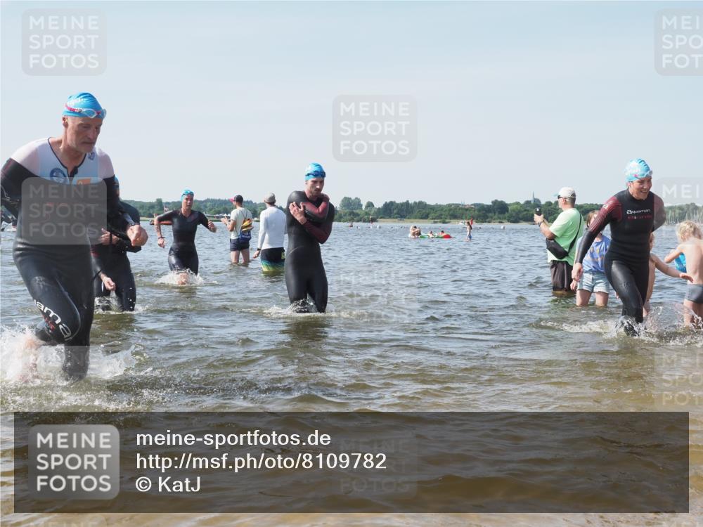 22.06.2025 - Viking Triathlon KatJ http://msf.ph/oto/8109782 22.06.2025 10:39:01 Schwimmen 26, 40, 57, 79, 148, 181, 185, 210, 211, 295, 336, 351, 408, 416, 451, 654 meine-sportfotos.de
