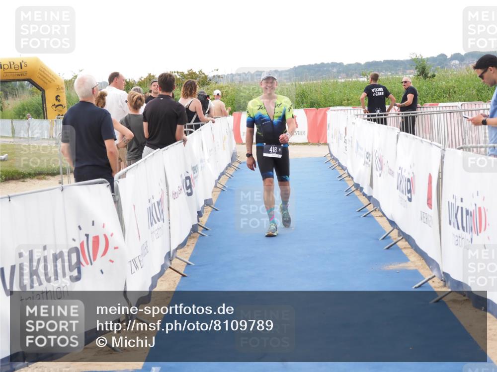 22.06.2025 - Viking Triathlon MichiJ http://msf.ph/oto/8109789 22.06.2025 16:22:03 Ziel 418 meine-sportfotos.de