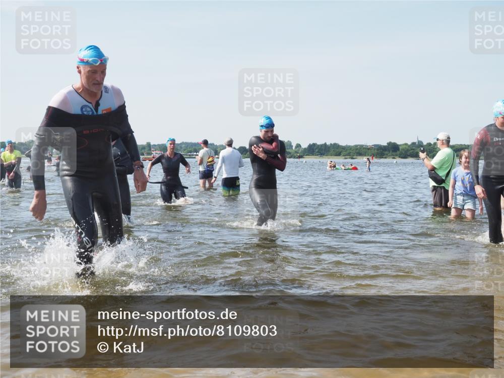 22.06.2025 - Viking Triathlon KatJ http://msf.ph/oto/8109803 22.06.2025 10:39:01 Schwimmen 26, 40, 57, 79, 148, 181, 185, 210, 211, 295, 336, 351, 408, 416, 451, 654 meine-sportfotos.de