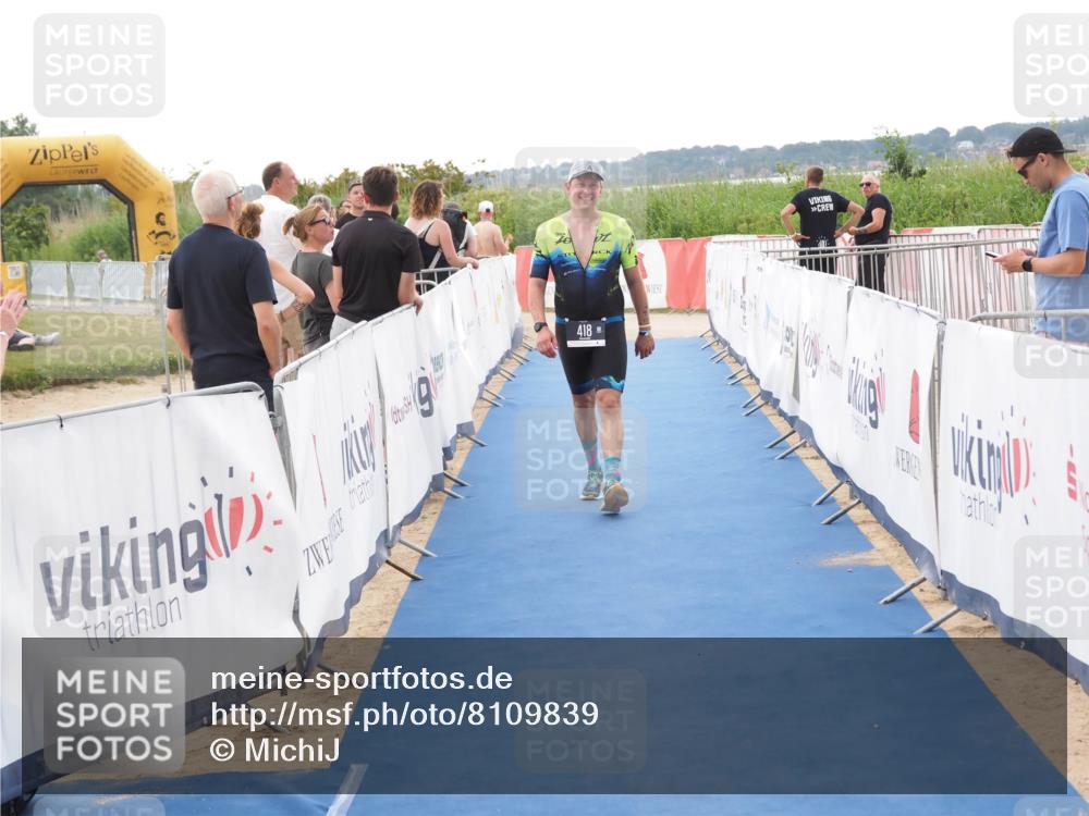 22.06.2025 - Viking Triathlon MichiJ http://msf.ph/oto/8109839 22.06.2025 16:22:04 Ziel 418 meine-sportfotos.de