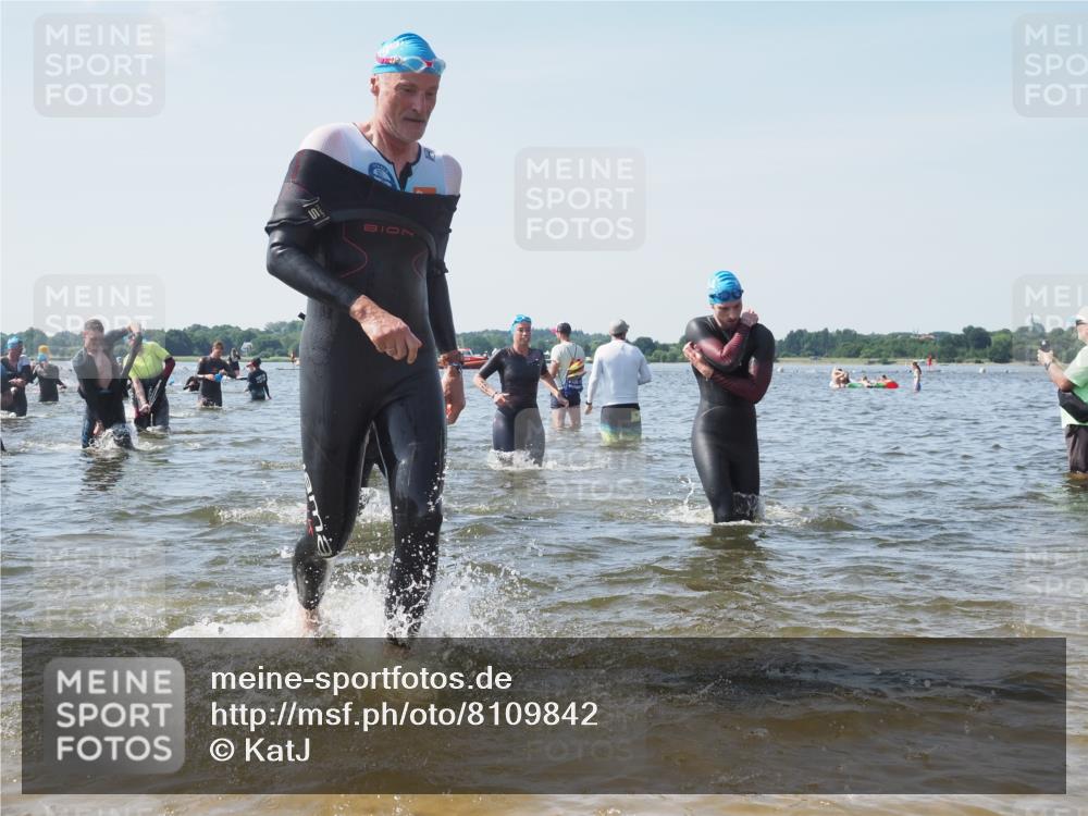22.06.2025 - Viking Triathlon KatJ http://msf.ph/oto/8109842 22.06.2025 10:39:02 Schwimmen 26, 40, 57, 79, 148, 181, 185, 210, 295, 336, 351, 408, 416, 451, 654 meine-sportfotos.de