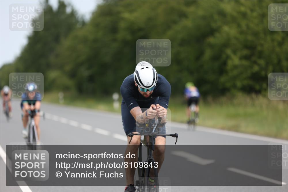22.06.2025 - Viking Triathlon Yannick Fuchs http://msf.ph/oto/8109843 22.06.2025 12:14:48 Radfahren 182, 210, 254, 329, 353, 358, 376, 411 meine-sportfotos.de