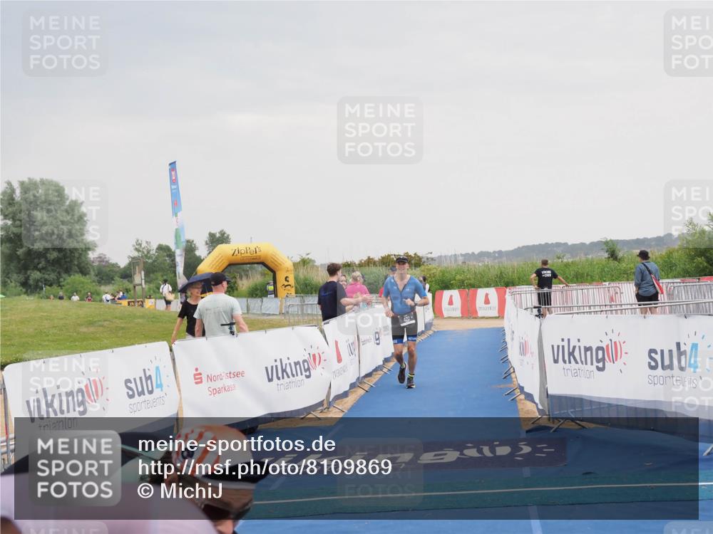 22.06.2025 - Viking Triathlon MichiJ http://msf.ph/oto/8109869 22.06.2025 16:38:55 Ziel 422 meine-sportfotos.de
