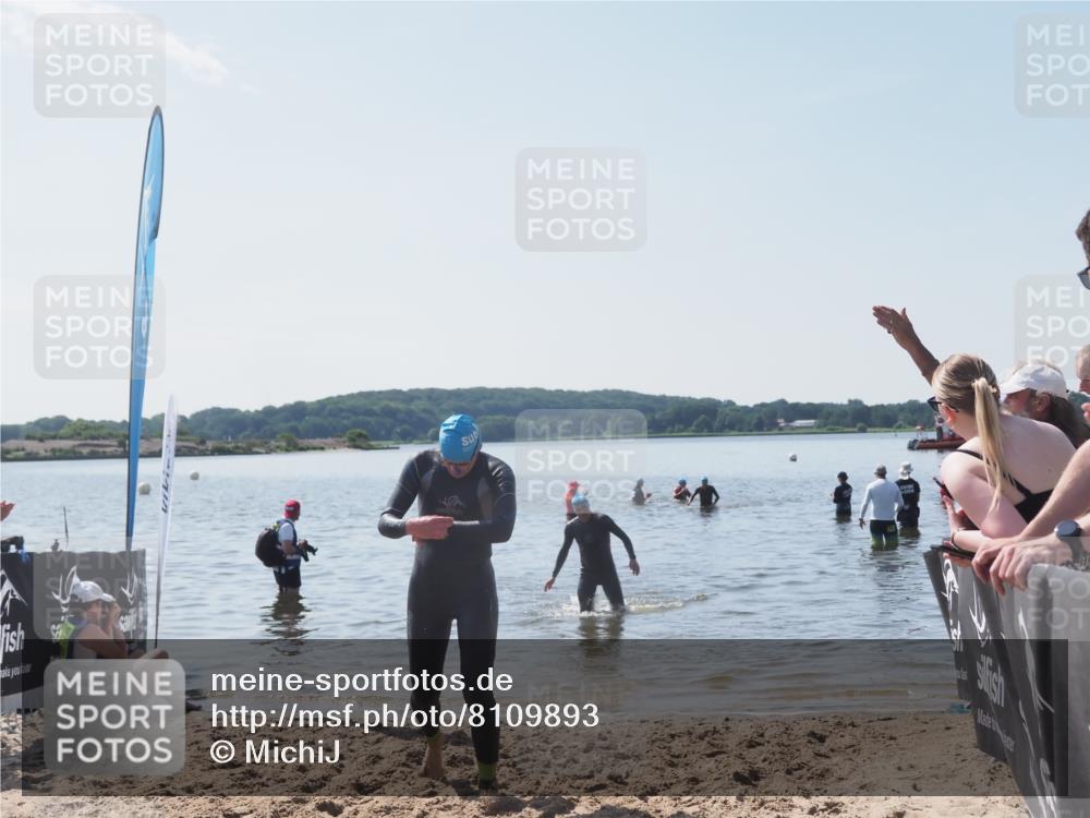 22.06.2025 - Viking Triathlon MichiJ http://msf.ph/oto/8109893 22.06.2025 10:59:13 Schwimmen 222, 234 meine-sportfotos.de