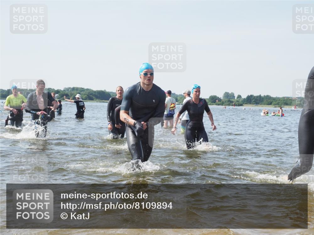22.06.2025 - Viking Triathlon KatJ http://msf.ph/oto/8109894 22.06.2025 10:39:03 Schwimmen 26, 40, 57, 79, 148, 181, 185, 210, 295, 336, 351, 408, 416, 451, 654 meine-sportfotos.de