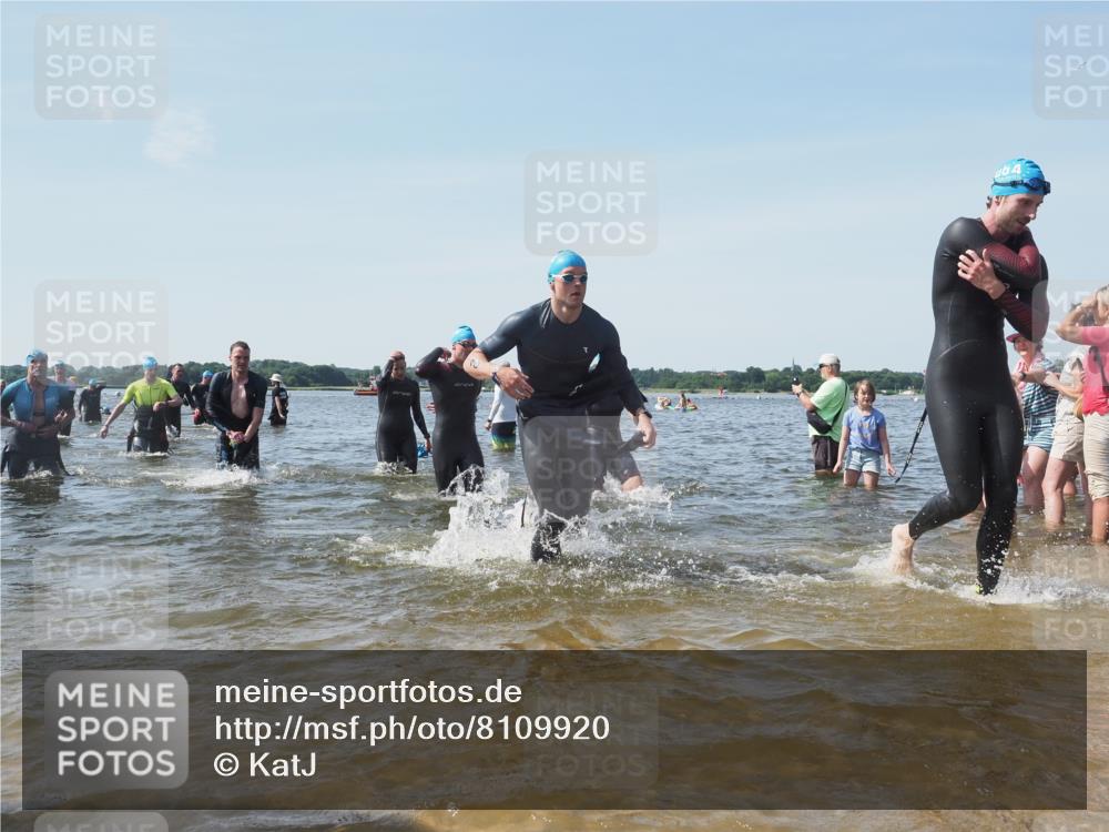 22.06.2025 - Viking Triathlon KatJ http://msf.ph/oto/8109920 22.06.2025 10:39:04 Schwimmen 26, 40, 57, 79, 148, 181, 185, 210, 295, 351, 408, 416, 451, 654 meine-sportfotos.de