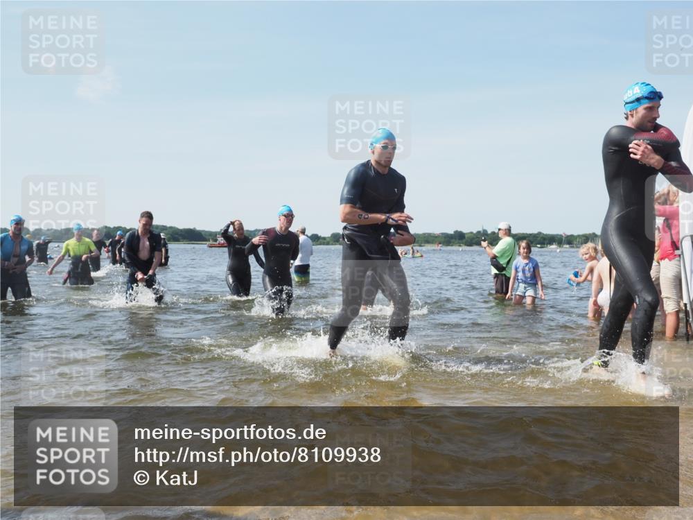 22.06.2025 - Viking Triathlon KatJ http://msf.ph/oto/8109938 22.06.2025 10:39:05 Schwimmen 26, 40, 57, 79, 148, 181, 185, 210, 276, 295, 351, 408, 416, 451, 654 meine-sportfotos.de