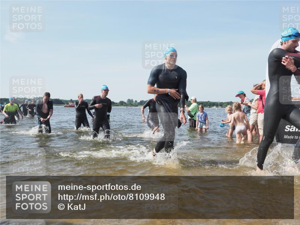 22.06.2025 - Viking Triathlon KatJ http://msf.ph/oto/8109948 22.06.2025 10:39:05 Schwimmen 26, 40, 57, 79, 148, 181, 185, 210, 276, 295, 351, 408, 416, 451, 654 meine-sportfotos.de