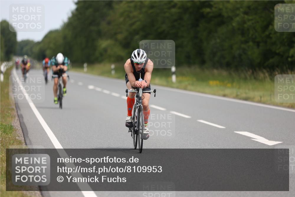 22.06.2025 - Viking Triathlon Yannick Fuchs http://msf.ph/oto/8109953 22.06.2025 12:14:53 Radfahren 72, 210, 329, 353, 358, 376, 411, 553 meine-sportfotos.de