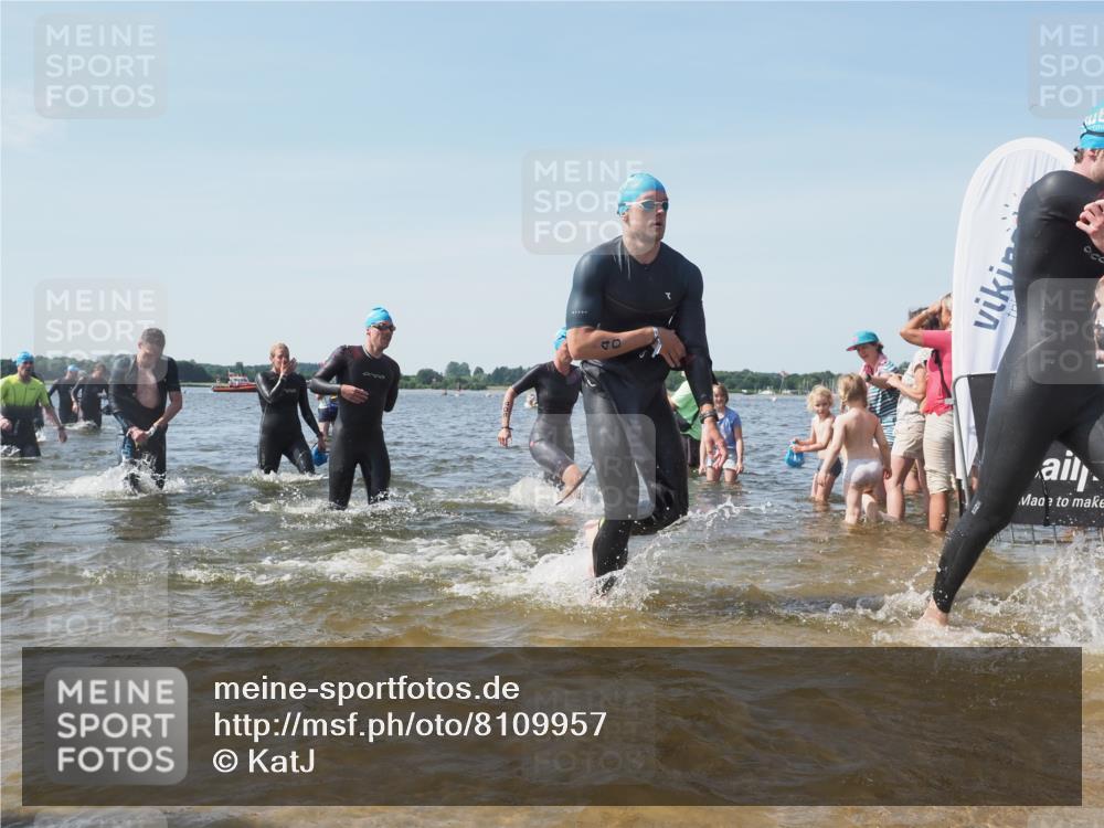 22.06.2025 - Viking Triathlon KatJ http://msf.ph/oto/8109957 22.06.2025 10:39:05 Schwimmen 26, 40, 57, 79, 148, 181, 185, 210, 276, 295, 351, 408, 416, 451, 654 meine-sportfotos.de