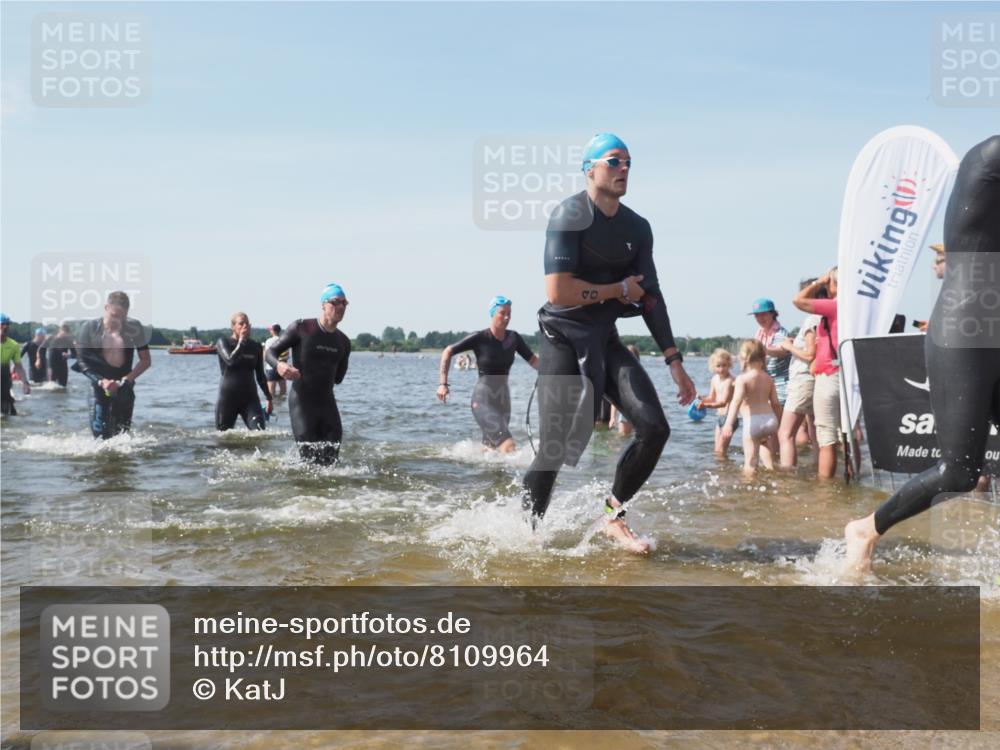 22.06.2025 - Viking Triathlon KatJ http://msf.ph/oto/8109964 22.06.2025 10:39:05 Schwimmen 26, 40, 57, 79, 148, 181, 185, 210, 276, 295, 351, 408, 416, 451, 654 meine-sportfotos.de