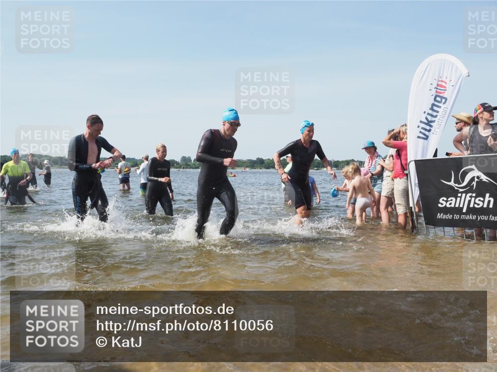 22.06.2025 - Viking Triathlon KatJ http://msf.ph/oto/8110056 22.06.2025 10:39:07 Schwimmen 40, 57, 79, 148, 181, 182, 185, 276, 295, 351, 386, 408, 416, 451, 536, 654 meine-sportfotos.de