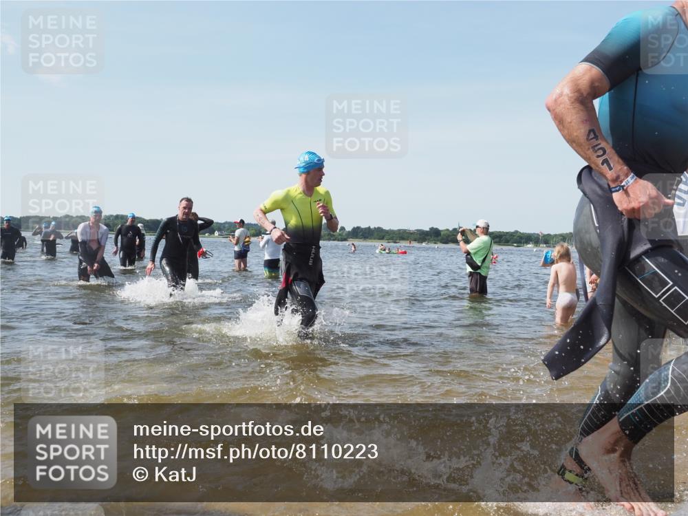 22.06.2025 - Viking Triathlon KatJ http://msf.ph/oto/8110223 22.06.2025 10:39:11 Schwimmen 79, 148, 181, 182, 185, 238, 276, 295, 351, 386, 408, 451, 536, 654 meine-sportfotos.de